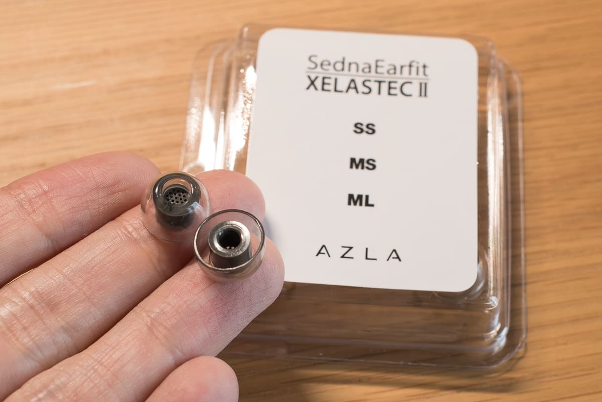 体温で変形するTPE素材採用イヤーピースSednaEarfit XELASTEC II。