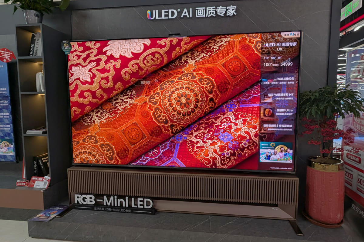 世界初のRGBミニLEDテレビ「116UX」(中国モデル)
