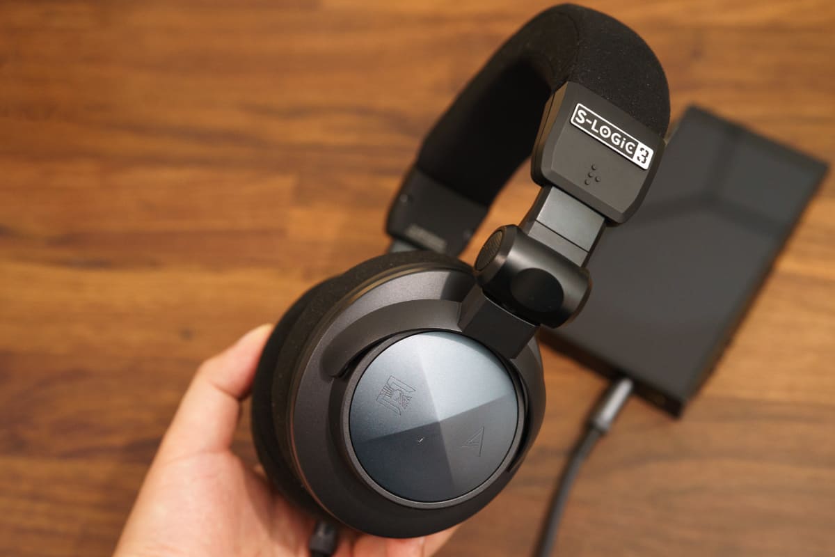 Astell＆KernとULTRASONEがコラボした密閉型ヘッドフォン「VIRTUOSO」