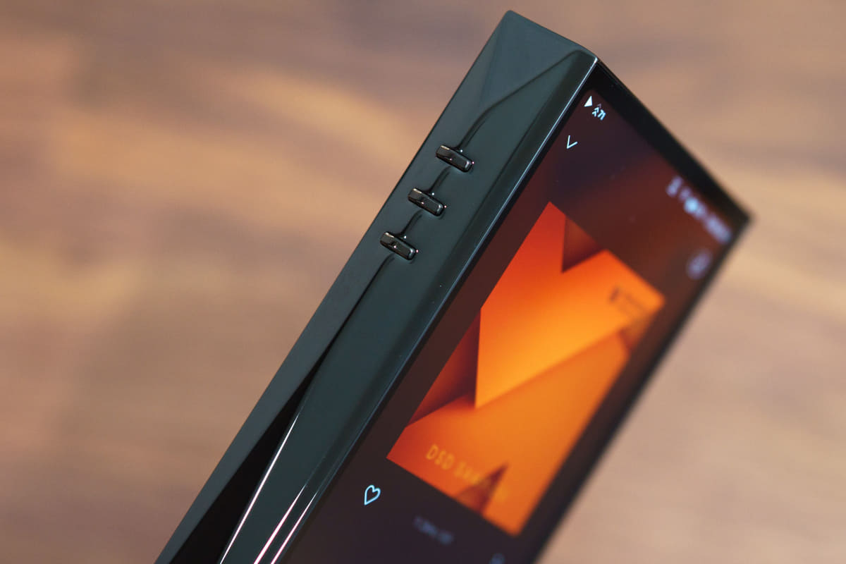 左側面に操作ボタン