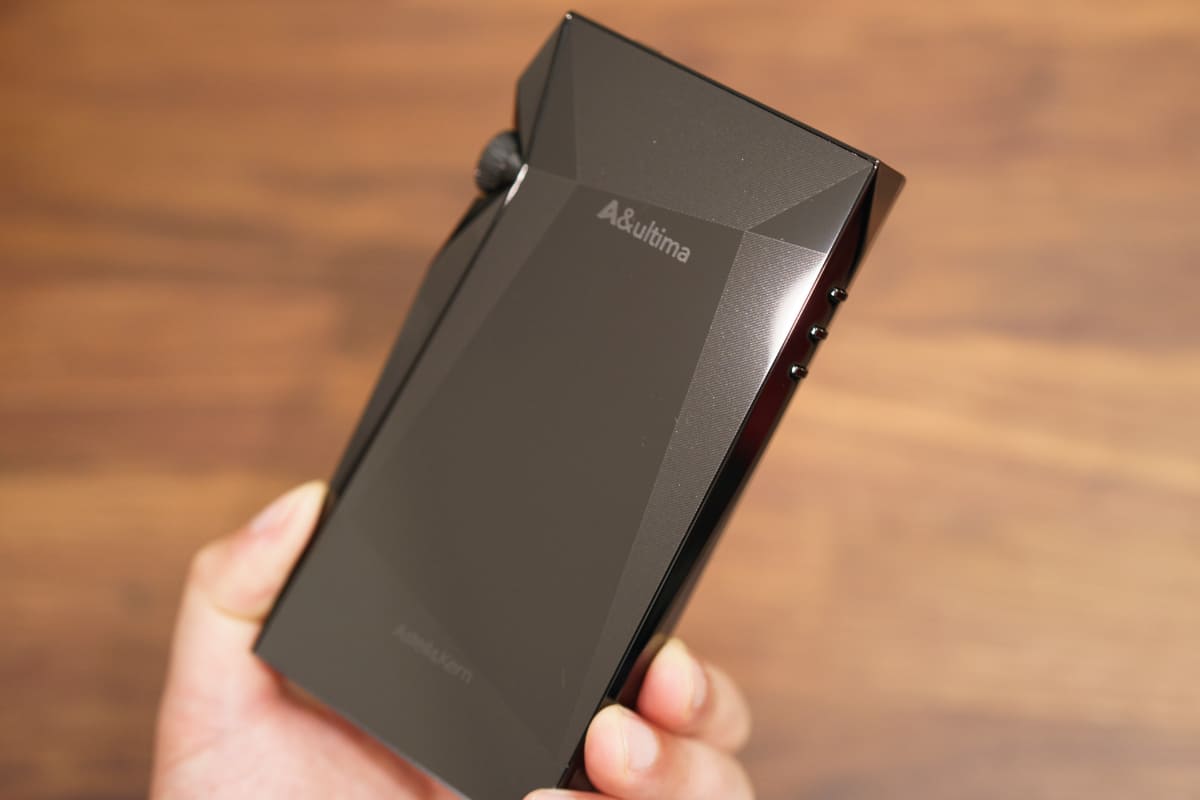 リアはPVDコーティングのセラミックで仕上げ