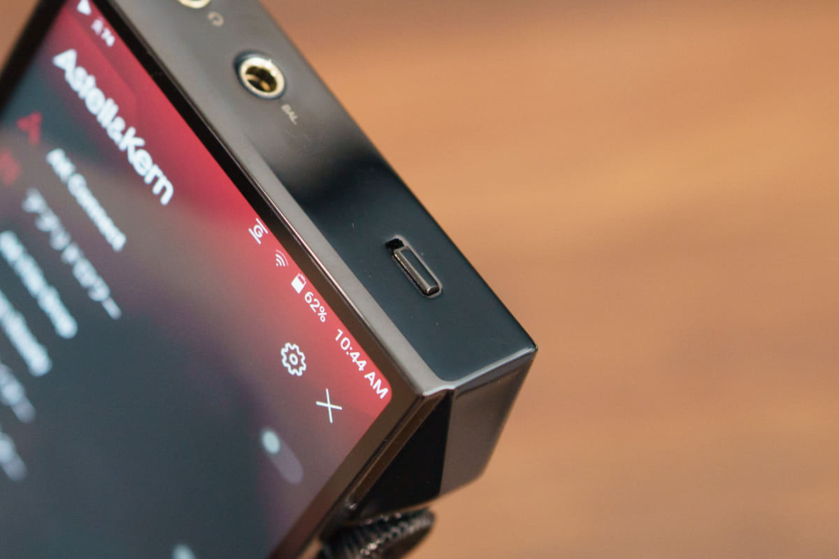 スライド式のロックを備えている