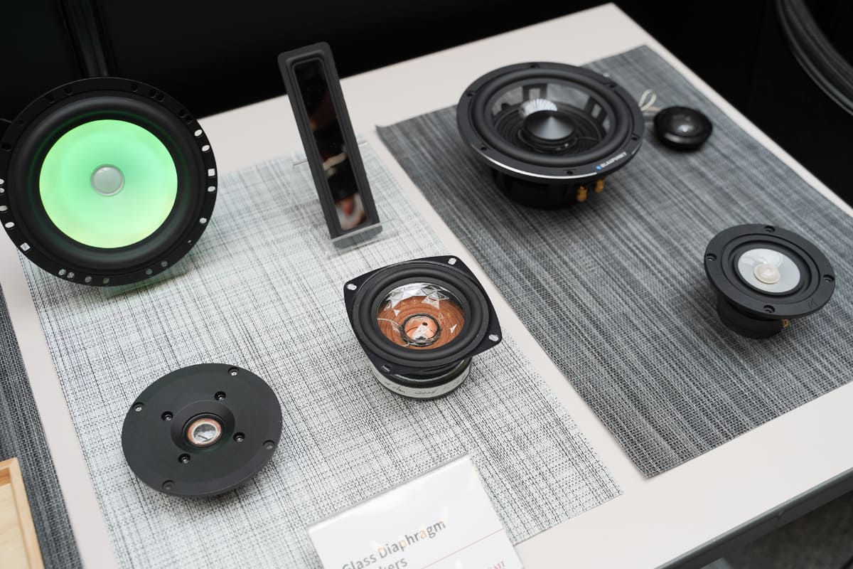 イヤフォン用だけでなく、スピーカー用など、様々な商品がある