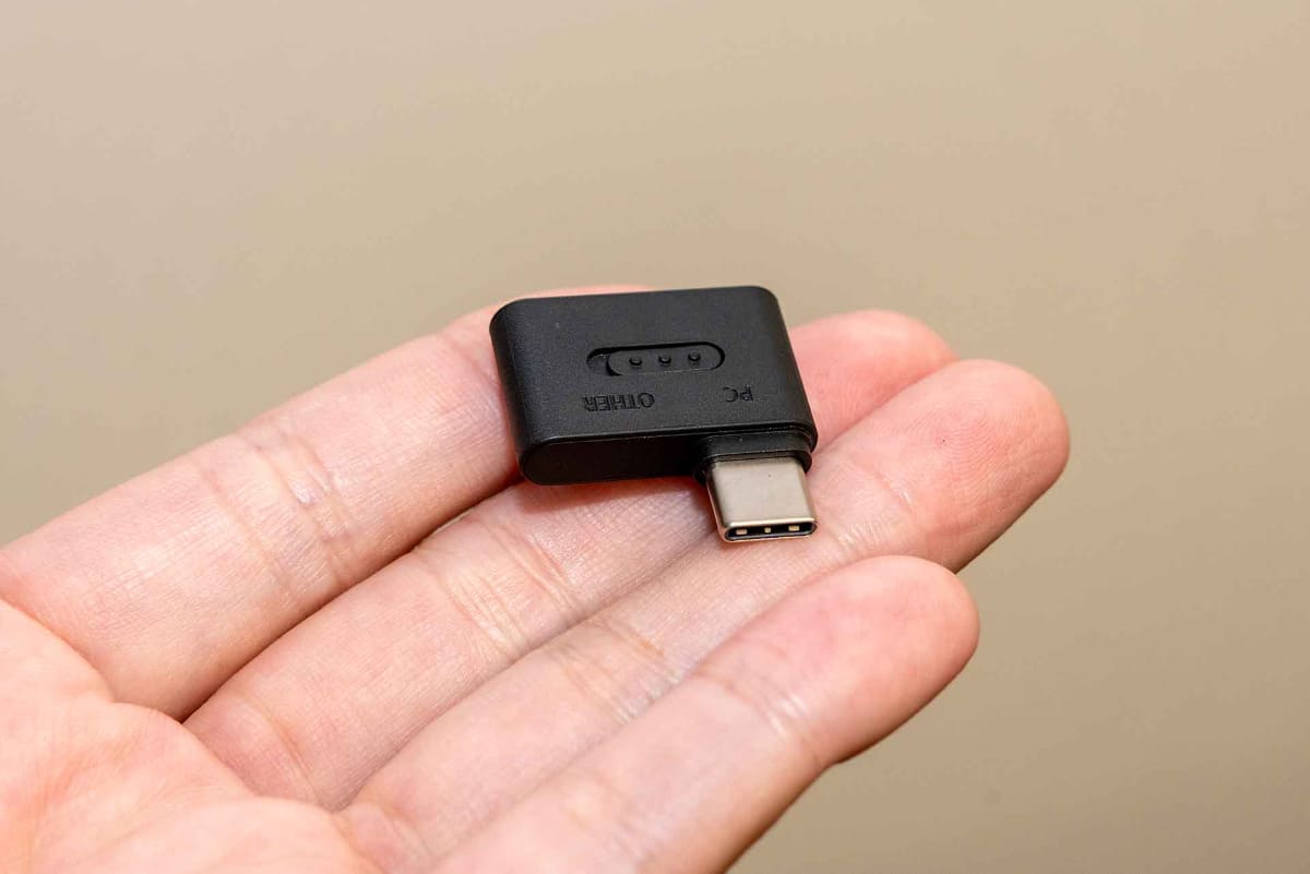 付属のドングルはUSB Type-C形状に