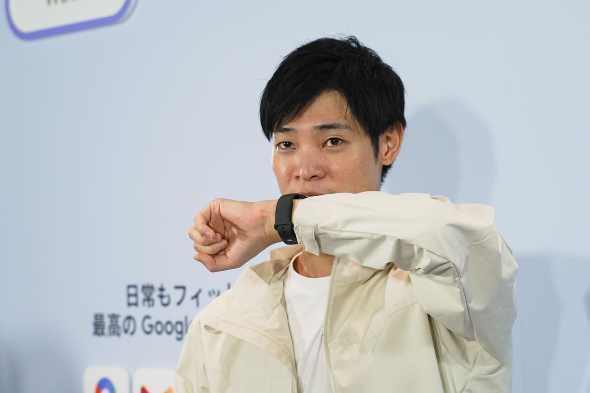 手を上げてPixel Watch 4に話すだけでGeminiが利用可能