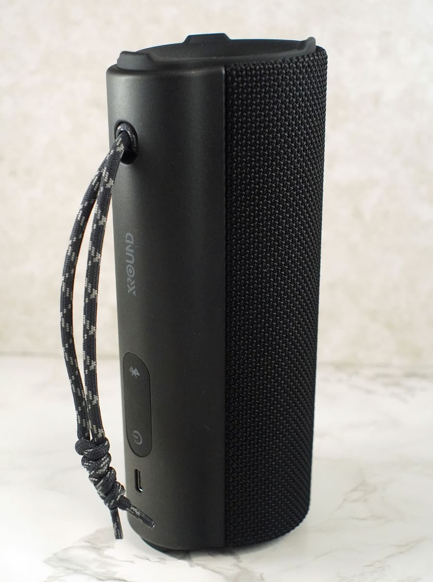 背面に持ち歩き用のストラップ