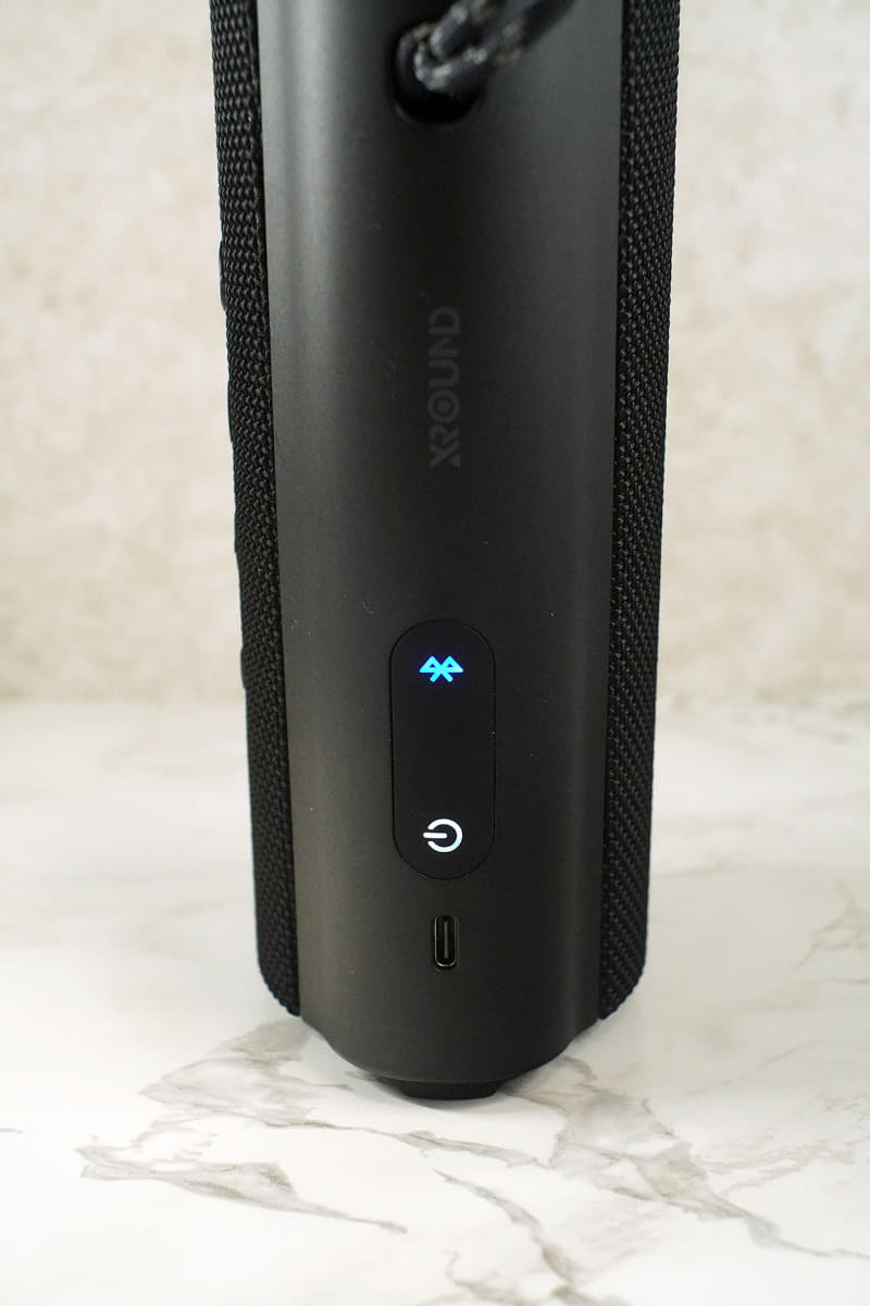 背面にBTペアリング、電源、USBｰC充電端子