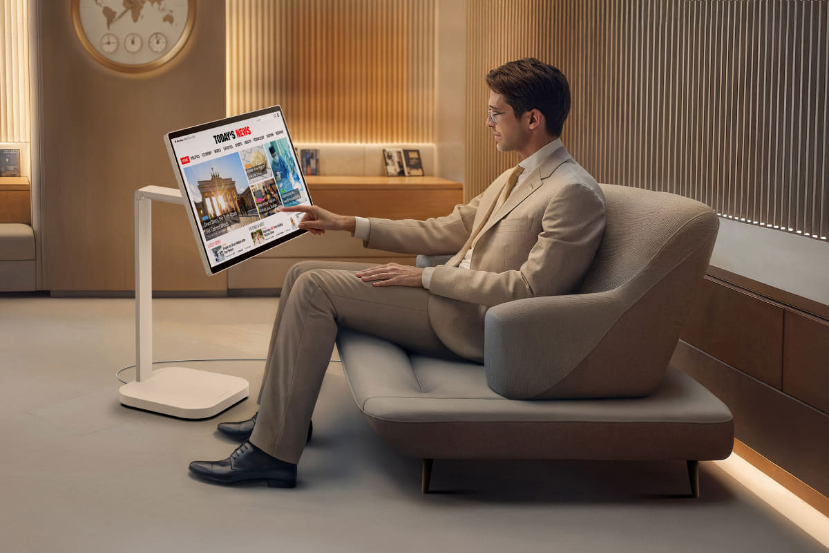 移動式4Kスマートモニター「LG Smart Monitor Swing」