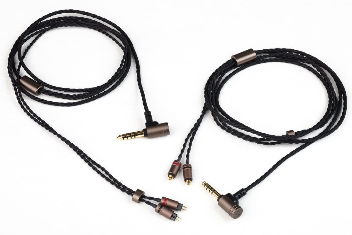 MMCXコネクタ用と0.78mm IEM 2pinコネクタ用をラインナップ。入力プラグは4.4mmのL型