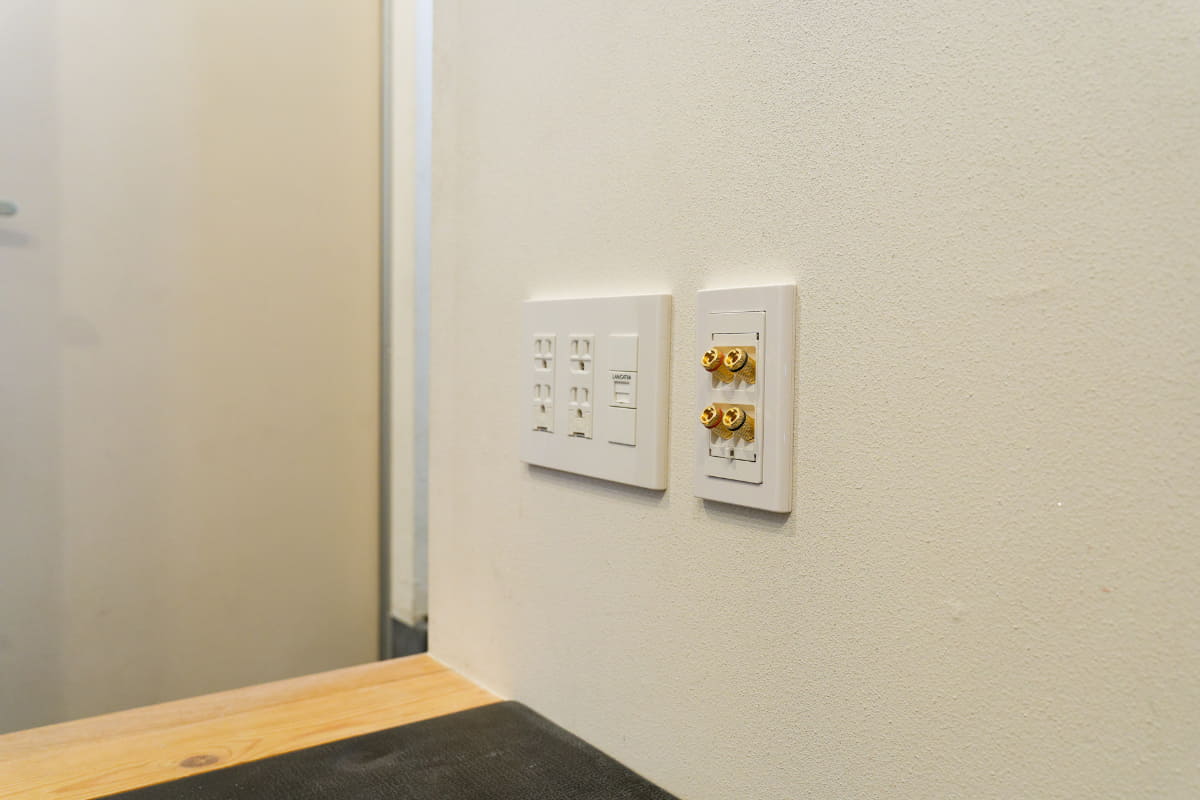 こちらも壁に埋め込み完了