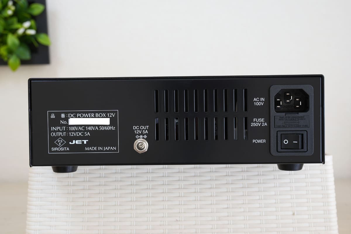 DC POWER BOX 12Vの背面