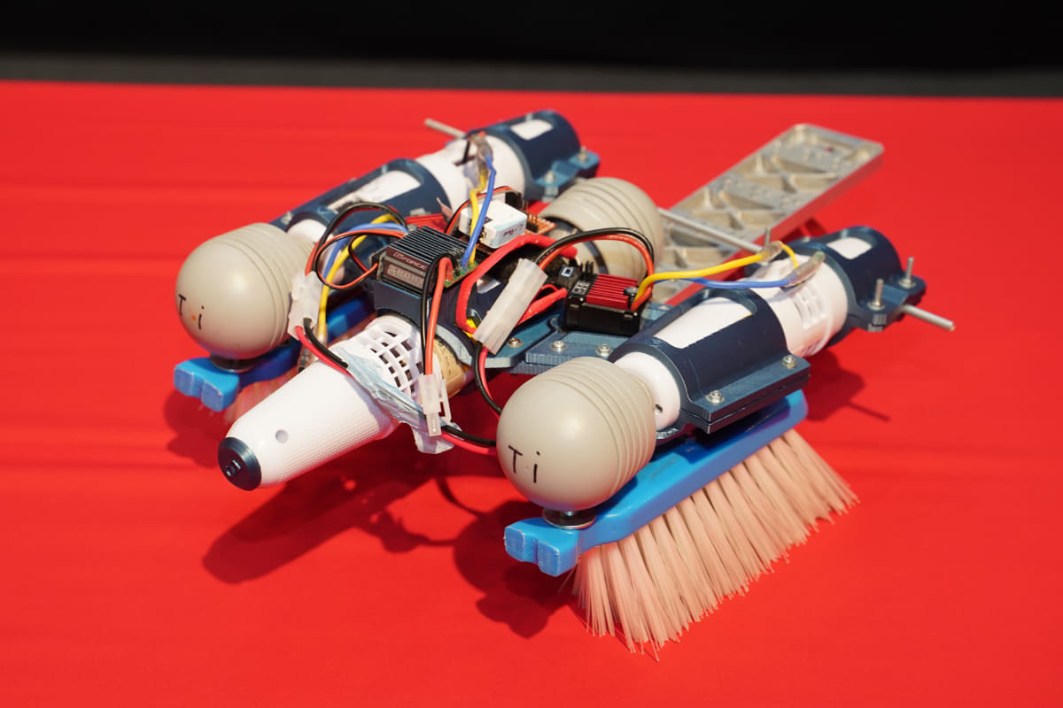 上記が完成するまでの試作機も見られる