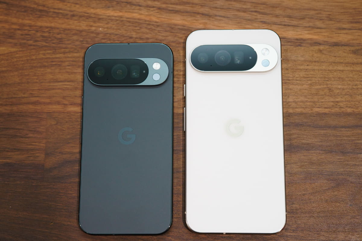 左からPixel 10 Pro、Pixel 10 Pro XL