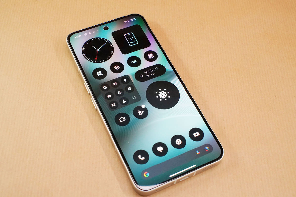 HDR対応6.77インチディスプレイ