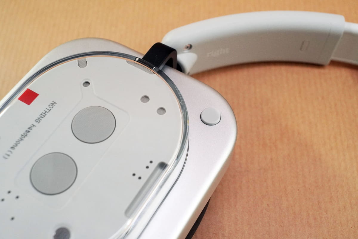 右側フロントにあるNothing OSボタン