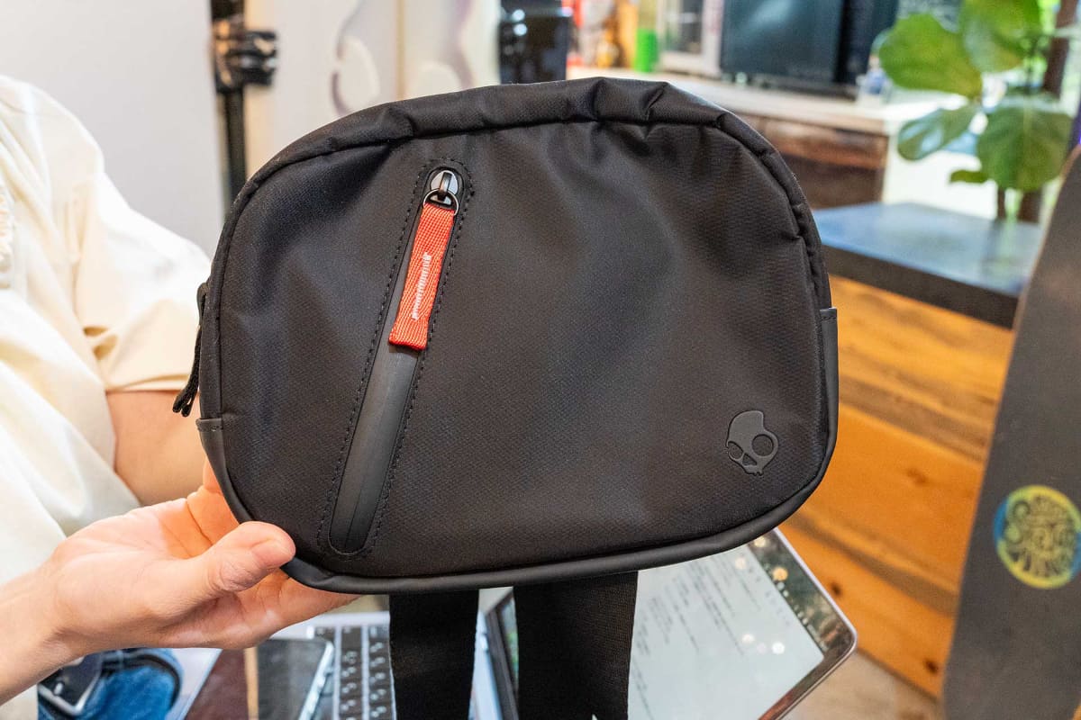 付属のショルダーバッグ