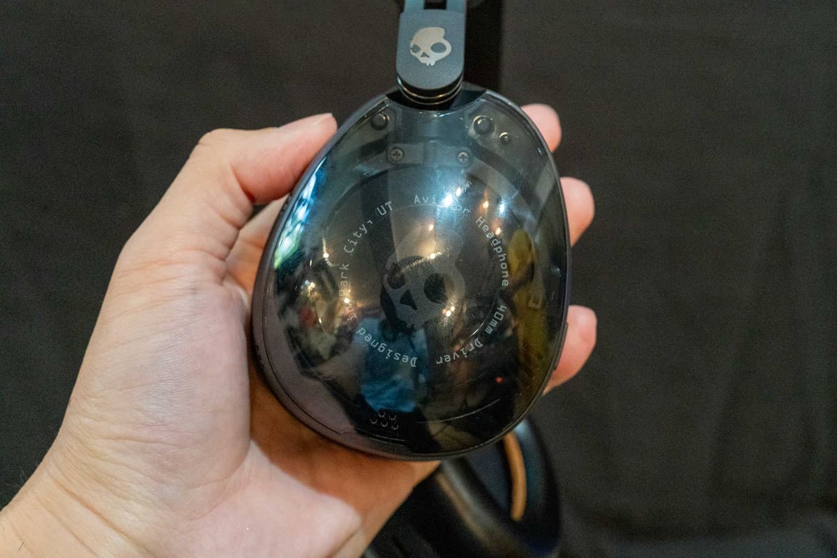 ハウジングはシースルーデザイン