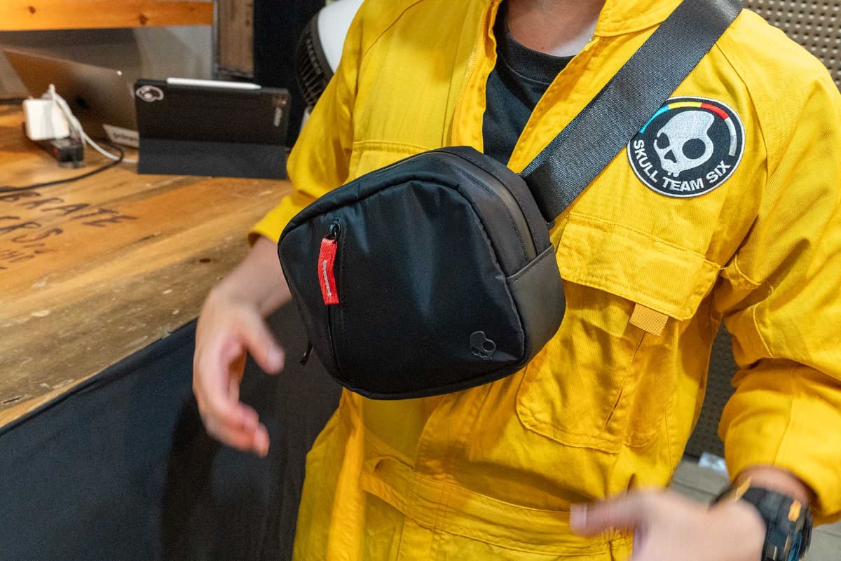 付属のショルダーバッグ