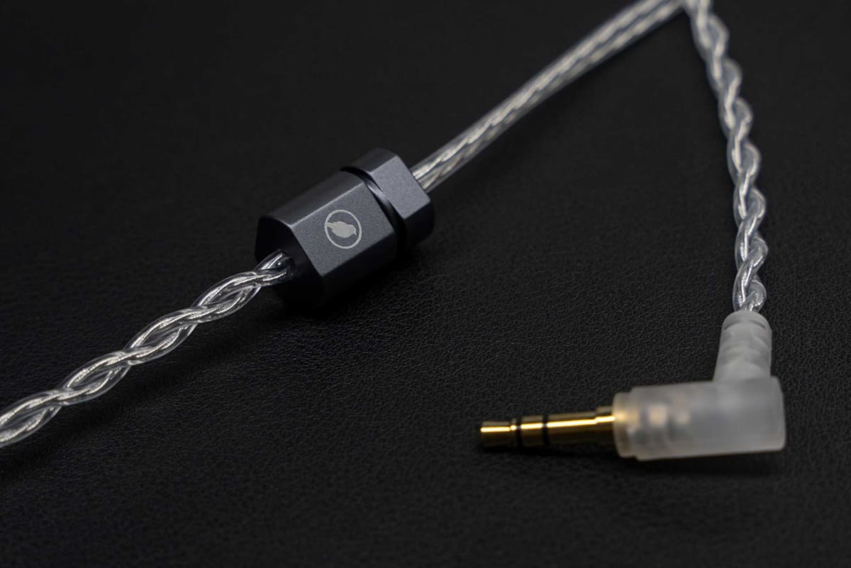 付属のケーブル