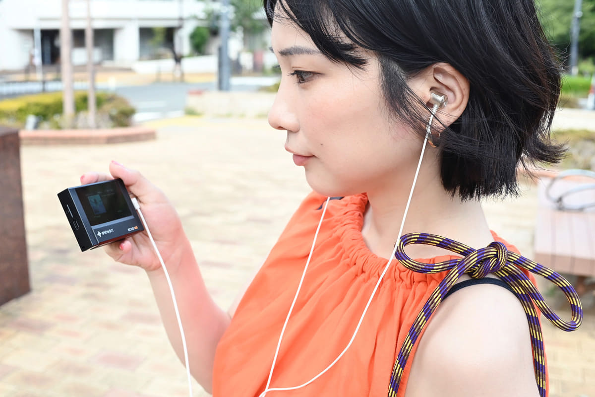 学生以来の有線イヤフォン＋DAPで音楽試聴。これがまた楽しいんだな～