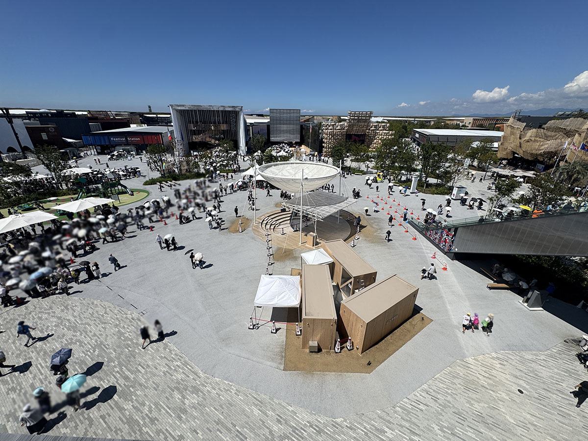 大屋根リングに登って会場を見る