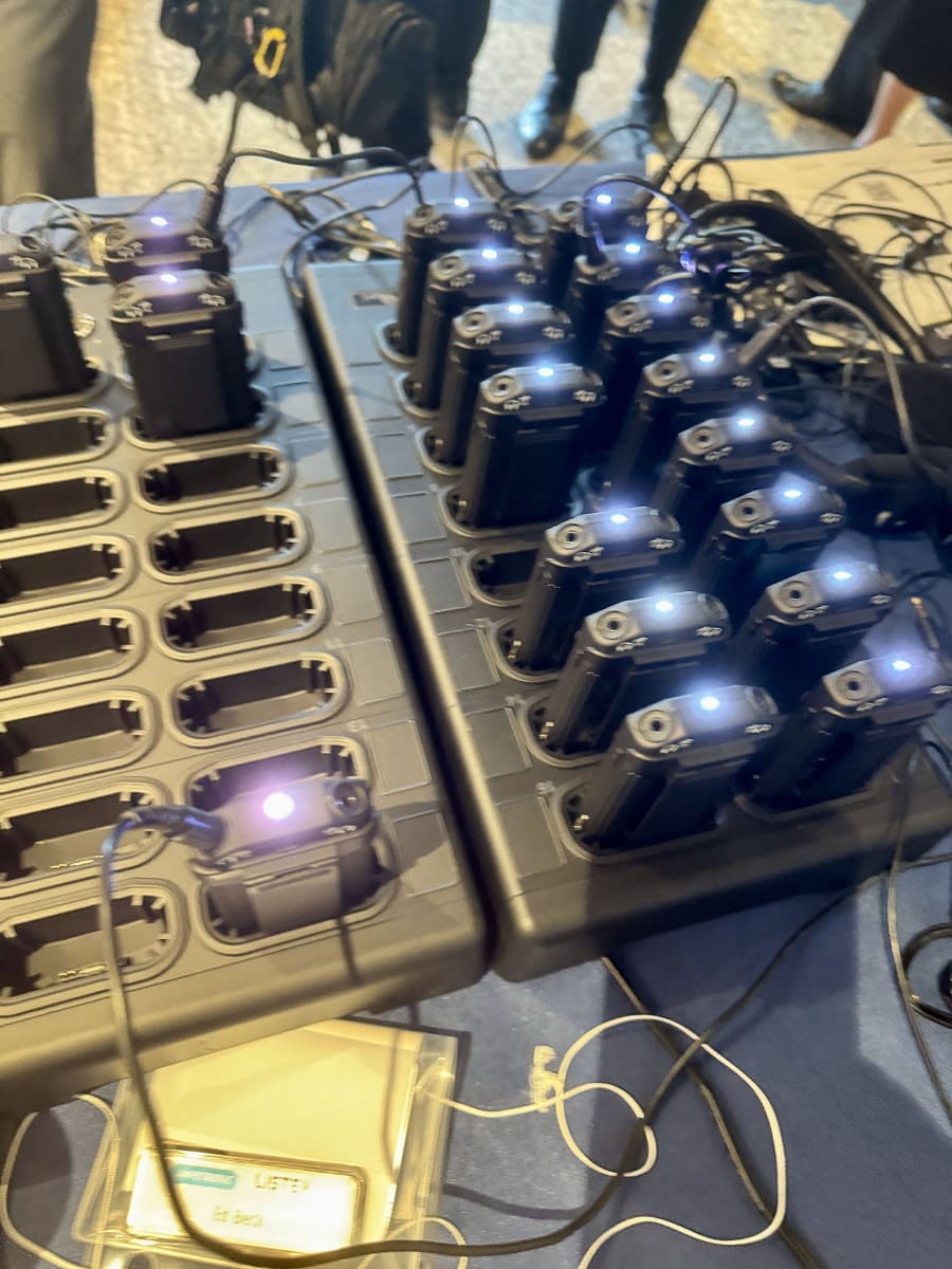 Auri受信機の充電ドック