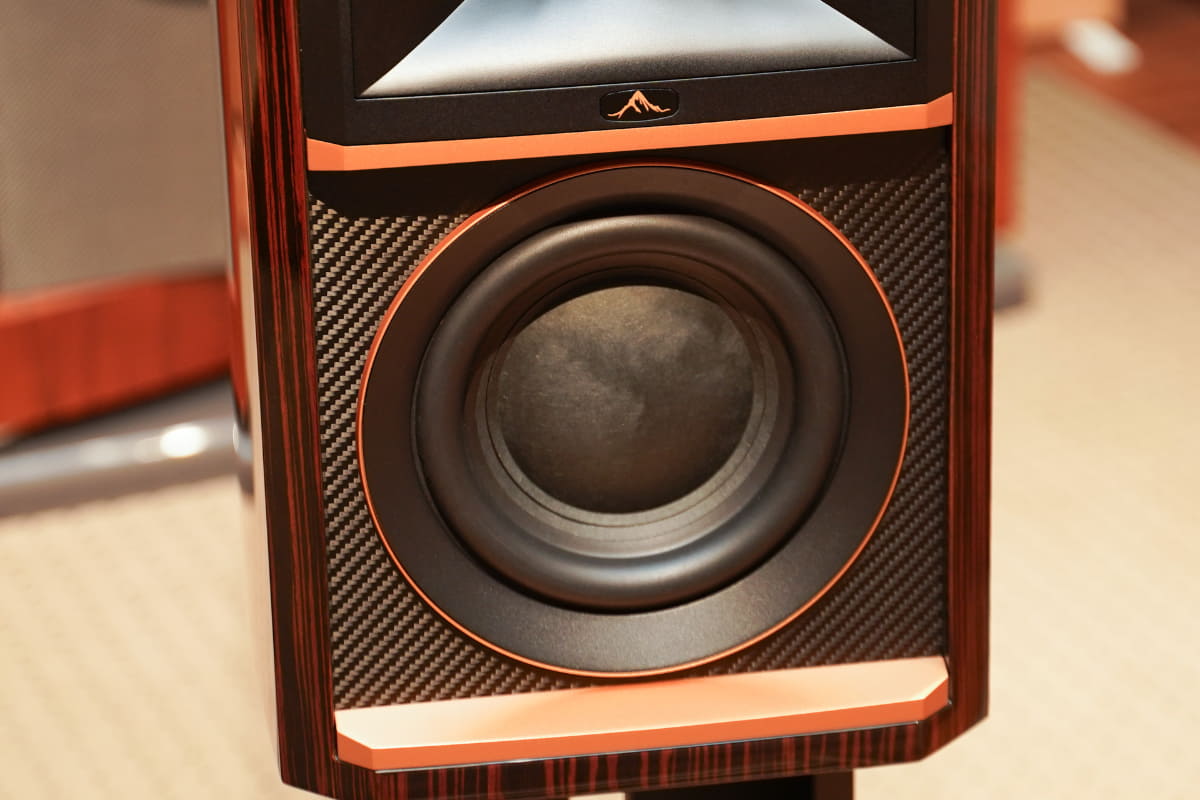 ウーファーは200mm径