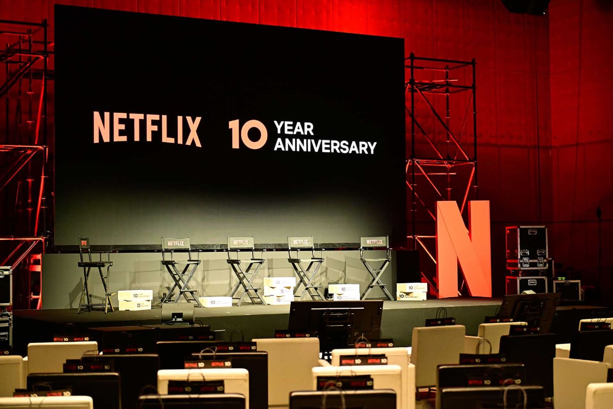 トークパネルは東宝スタジオ内で行なわれた