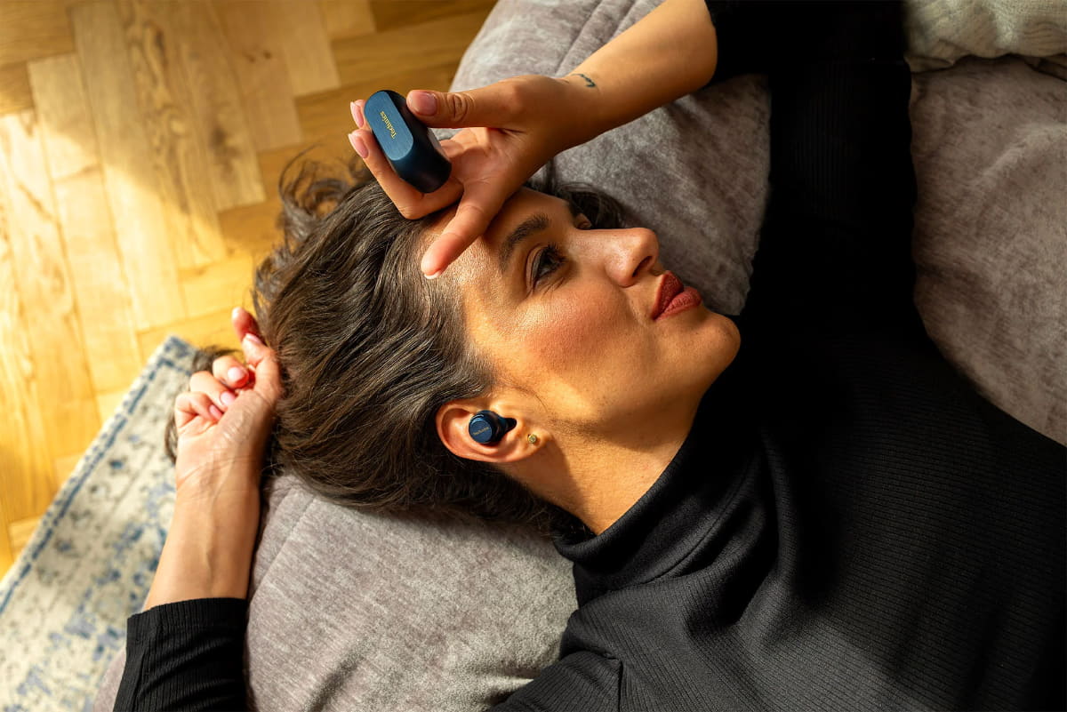 「EAH-AZ100」の新色ミッドナイトブルー