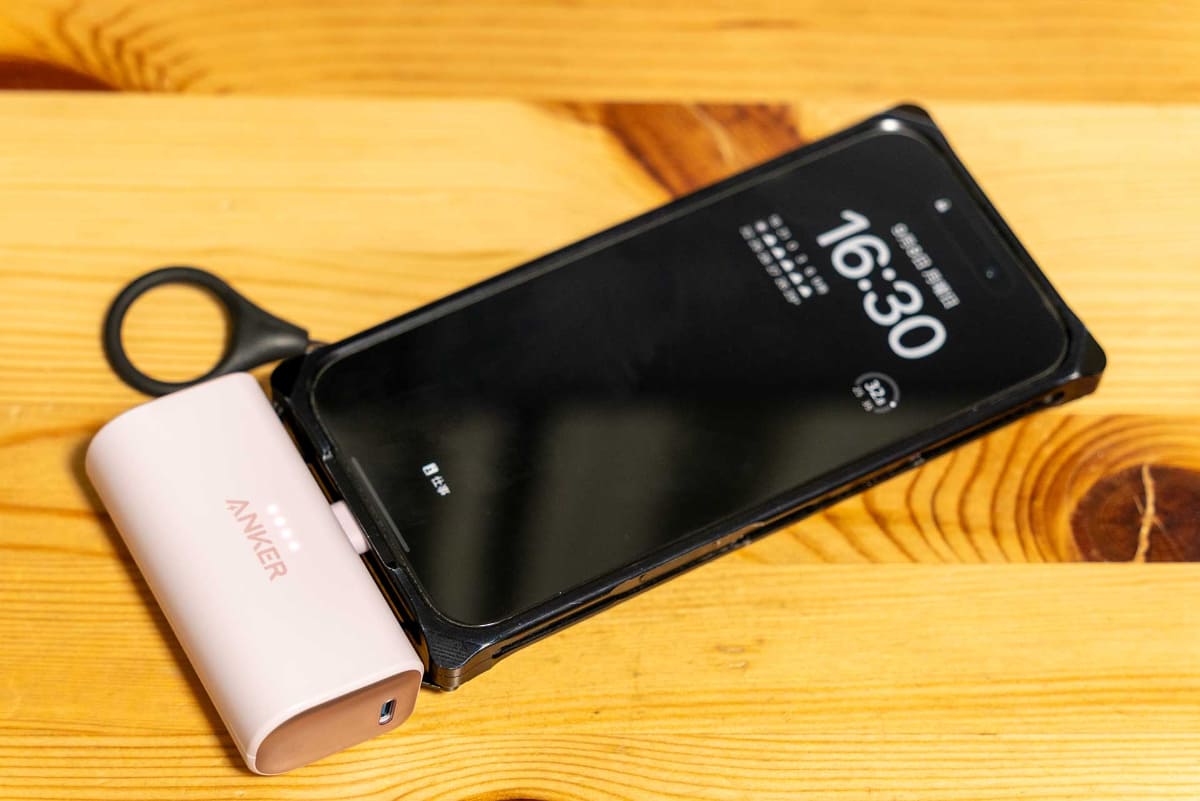 USB Type-Cコネクタ一体型のため、USB Type-C端末に直接接続して充電できる