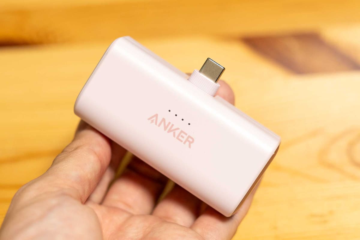 筆者私物のモバイルバッテリー「Anker Nano Power Bank (22.5W, Built-In USB-C Connector)」。画像はパープルモデル