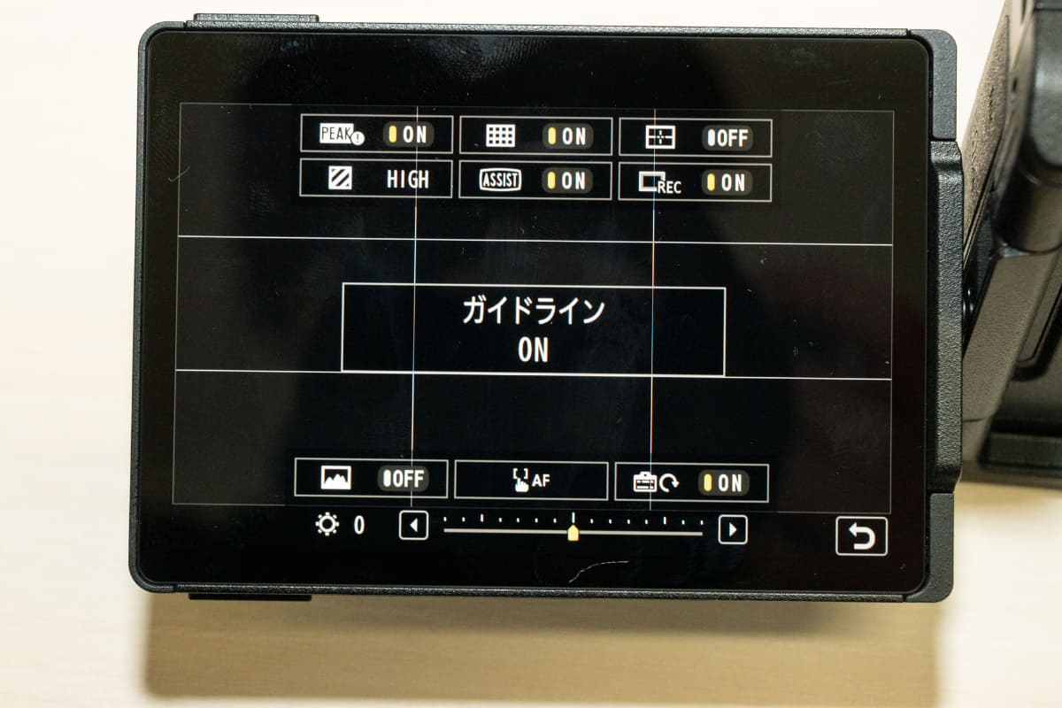 撮影画面の設定もタッチで操作しやすい設計
