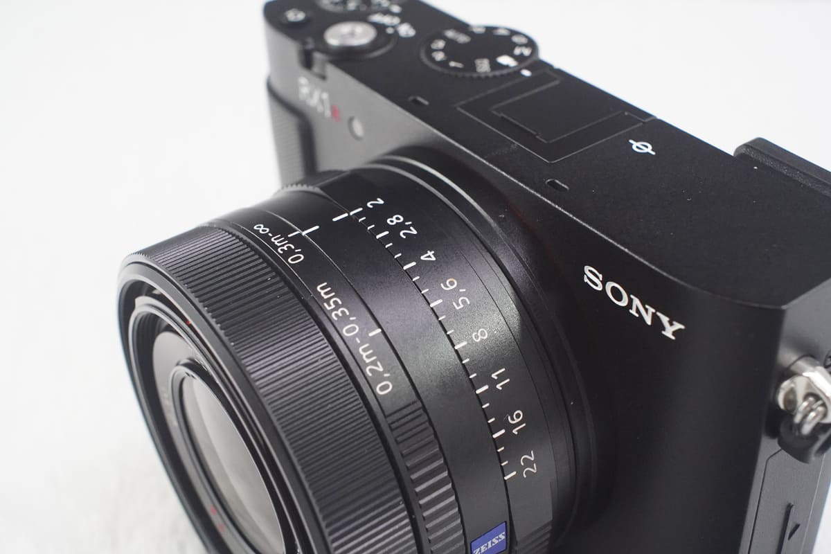 レンズ根本の差し色はほとんど見えない