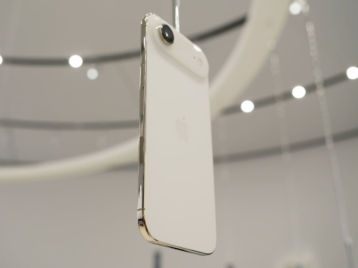 iPhone Air ライトゴールド