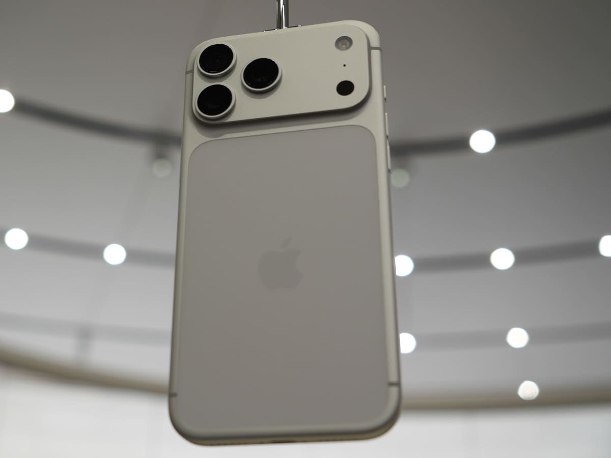 iPhone 17 Pro Max シルバー