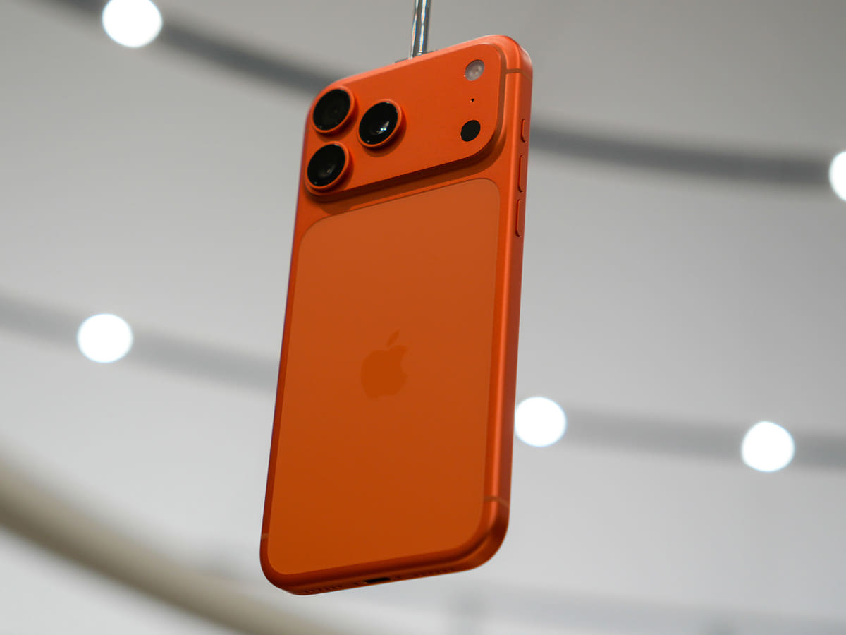 iPhone 17 Pro Max コズミックオレンジ