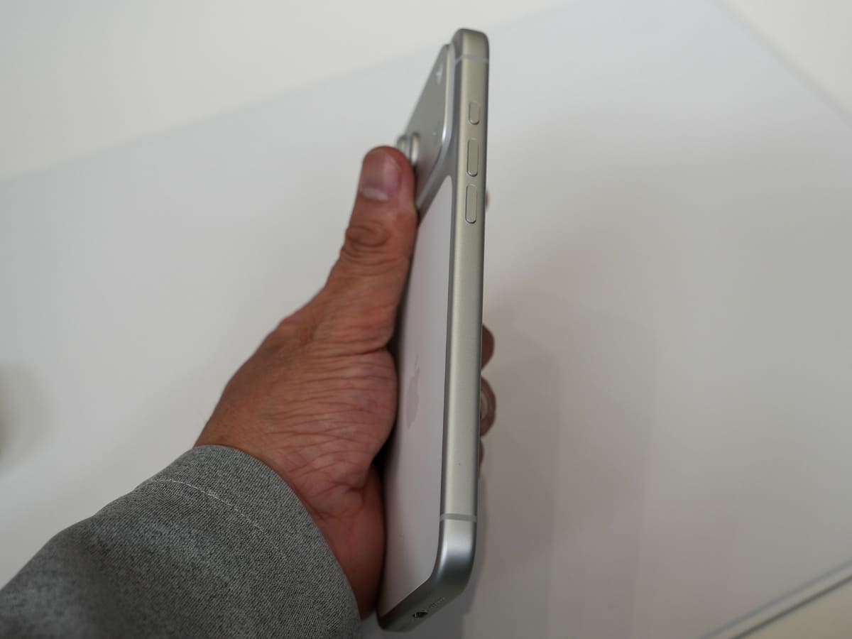 iPhone 17 Pro Max シルバー各部