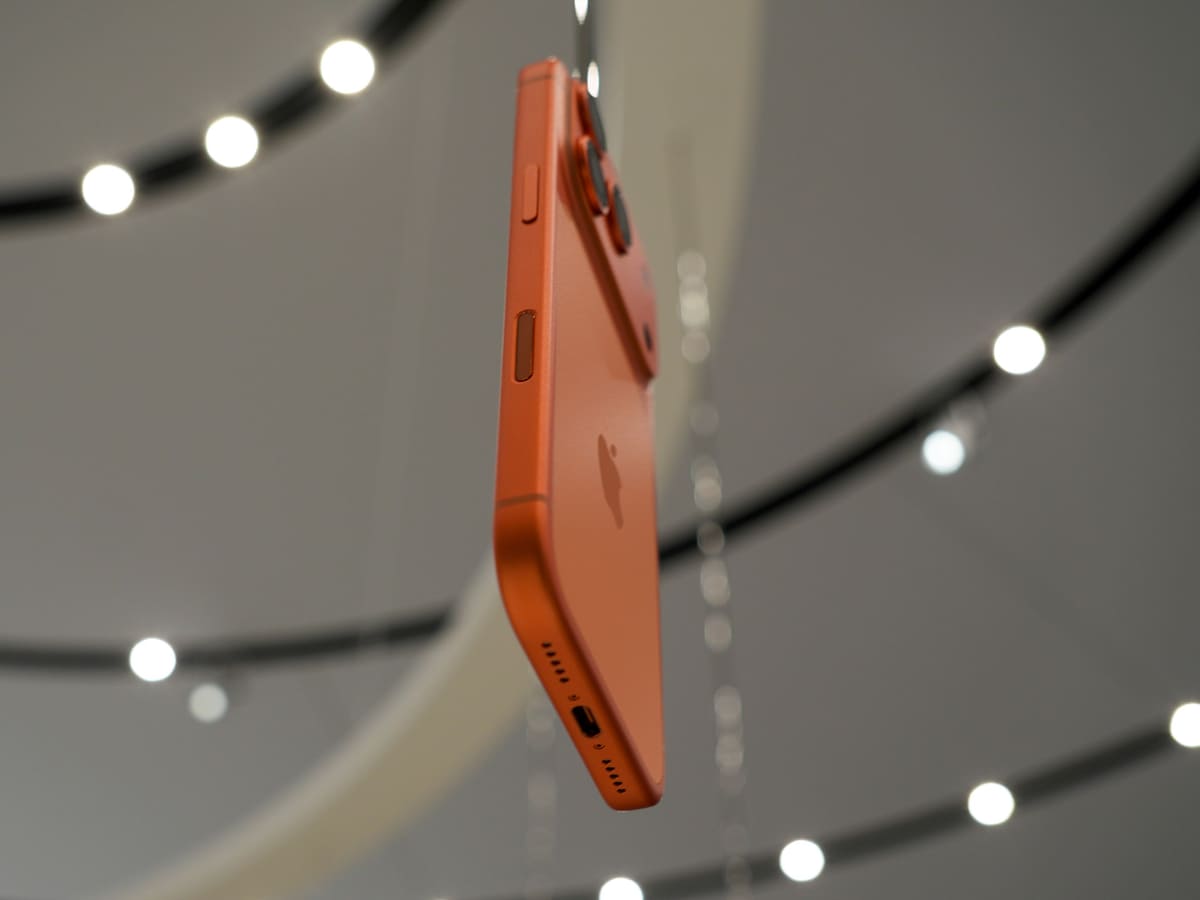 iPhone 17 Proコズミックオレンジ各部