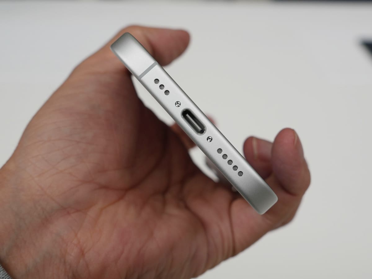 iPhone 17 ホワイト