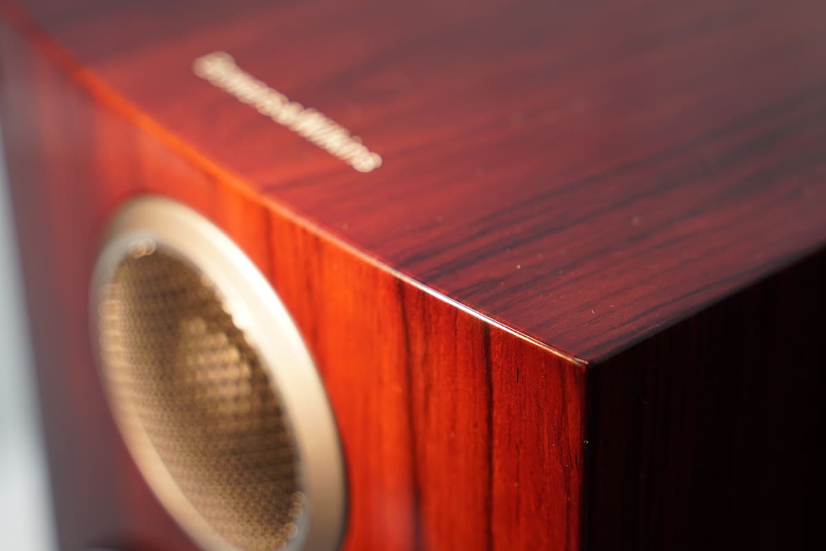 707 Prestige Editionの突板はサントス・グロス仕上げ