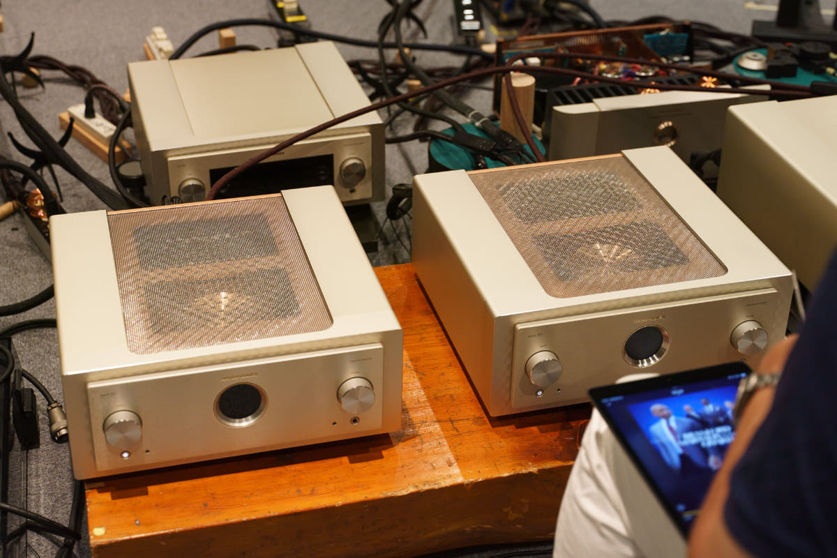 ネットワークプリアンプ「LINK 10」と、プリメインアンプ「MODEL 10」×2台を使った
