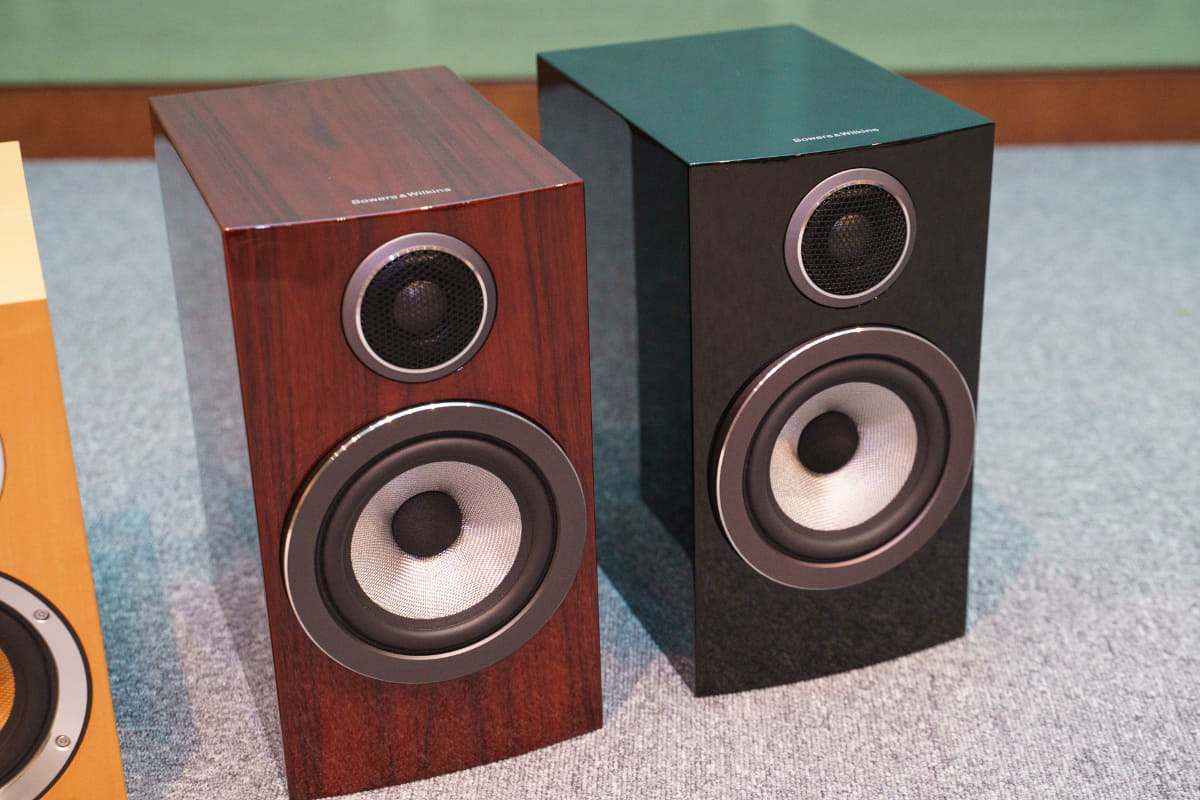 左が「707 Prestige Edition」、右が「707 S3」