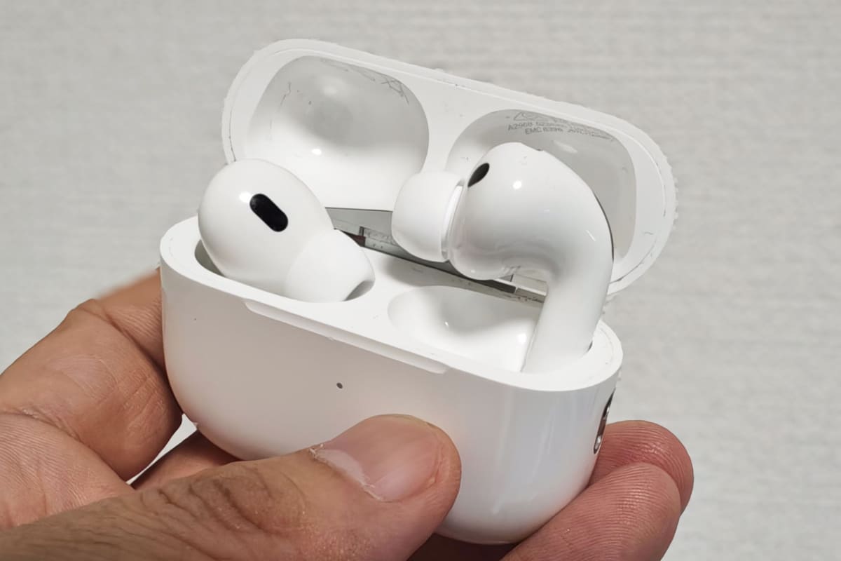 AirPods Pro 2のケースにAirPods Pro 3のイヤフォンを入れようとしても入らない