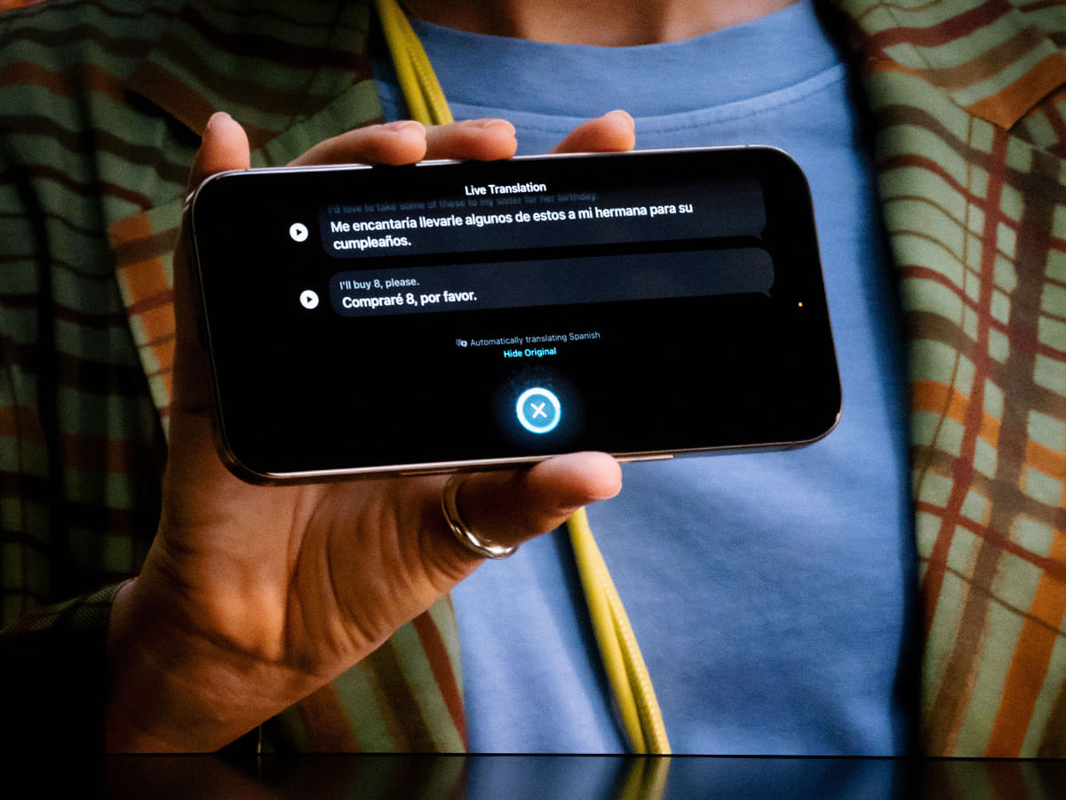 相手がライブ翻訳を使っていない場合には、iPhoneを見せて翻訳内容を示す