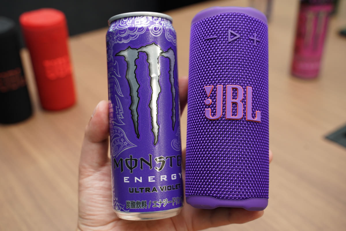 「JBL GRIP」のサイズを、エナジードリンクの缶と比較したところ