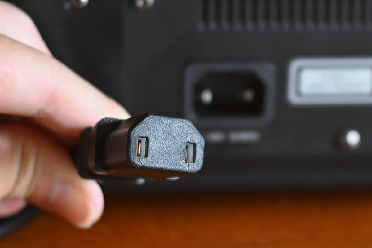 電源ケーブルを直出しではなく着脱式にしたのも、オーディオ的なこだわりとのこと