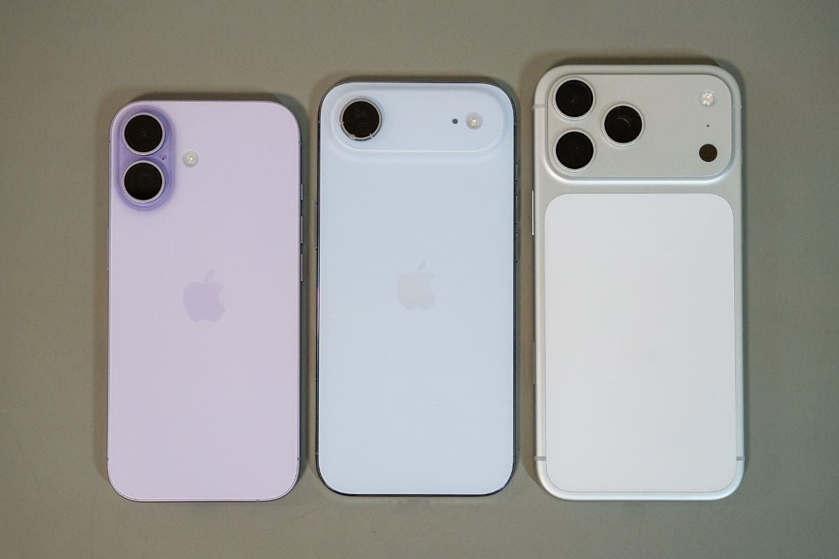 左から、iPhone 17/iPhone Air/iPhone 17 Pro Max。リンゴマークの位置に注目