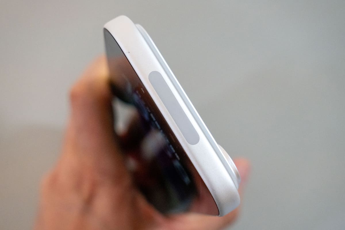iPhone 17 Proシリーズの日本版には、使われていない「ミリ波アンテナのための樹脂枠」がある