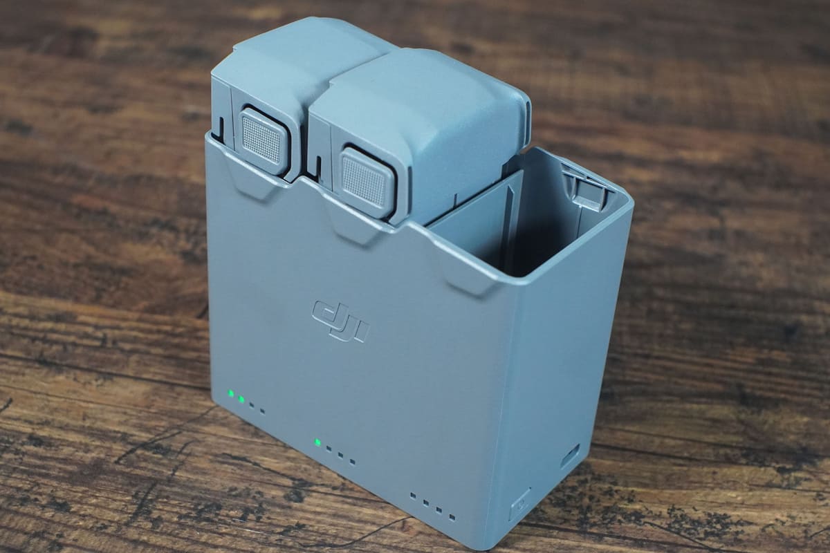 3本同時充電可能な充電ハブ