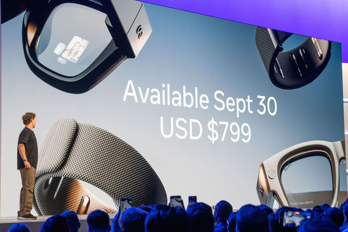 アメリカでは9月末から発売。799ドル(約11万8,000円)